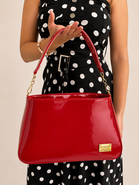 NIZA Roja con modelo