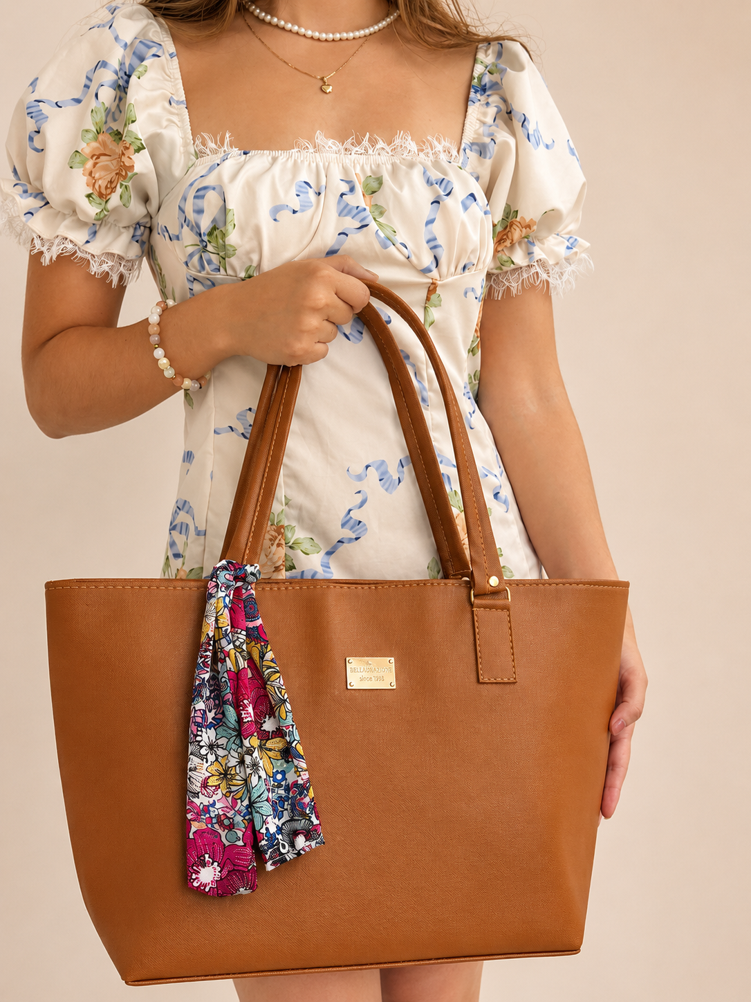 SIENA Camel con modelo
